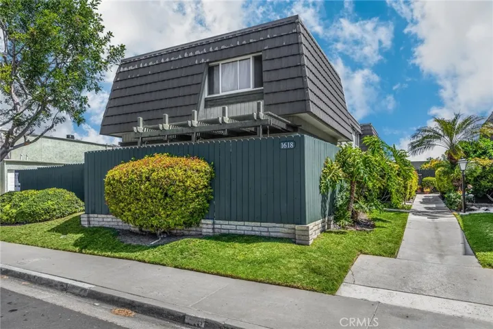 1618 Iowa Street C, Costa Mesa, California 92626
