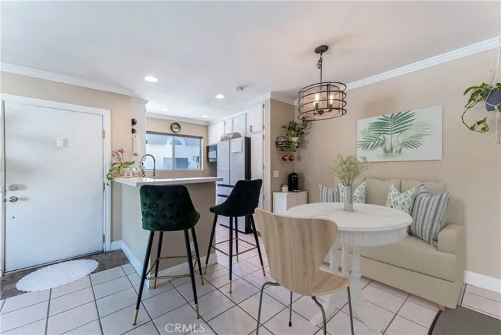 virtually staged dinning table