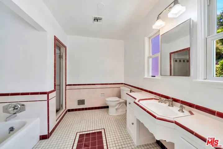 7907 Hollywood Boulevard, Los Angeles, California 90046