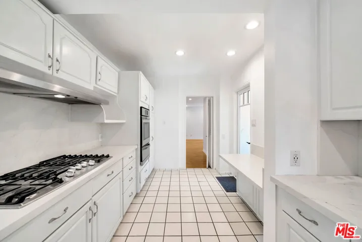 7907 Hollywood Boulevard, Los Angeles, California 90046