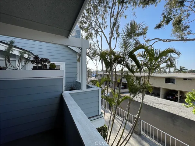16960 Algonquin Street I-204, Huntington Beach, California 92649