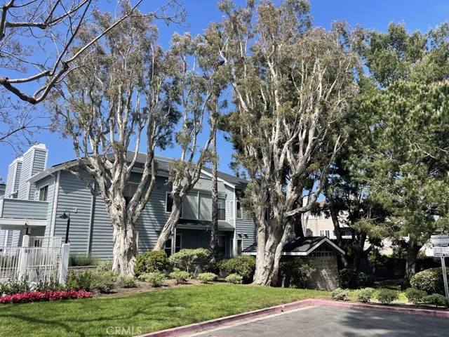 16960 Algonquin Street I-204, Huntington Beach, California 92649