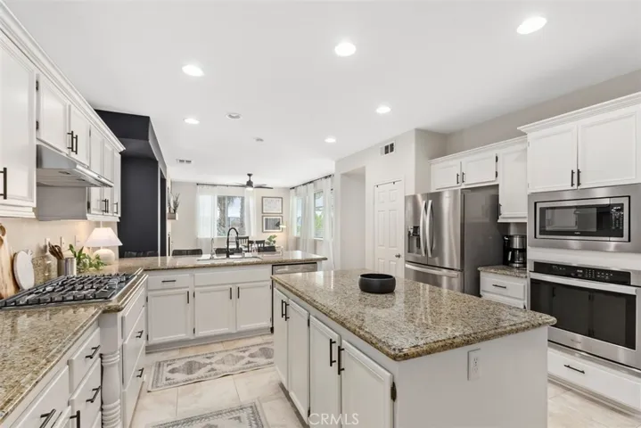 Island Kitchen w/Stainless Appliances
