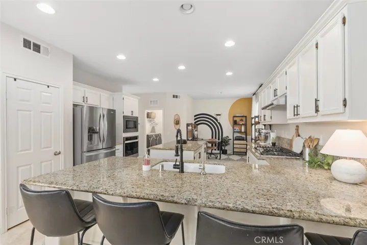 Elegantly appointed Kitchen