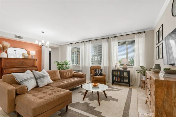Living Room / Dining Room