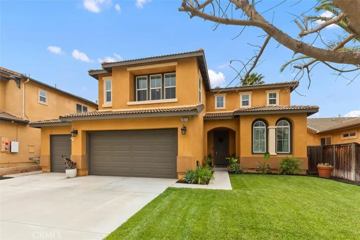 Traditional 3-car garage