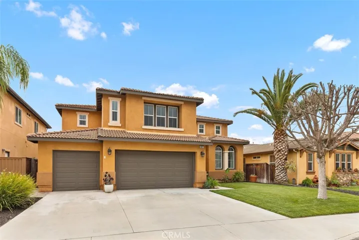 Gorgeous Curb Appeal!
