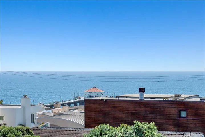 Ocean and Manhattan Round House views