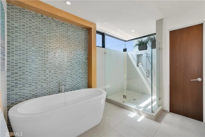 Spa like bathroom, ocean views for the tall from the shower