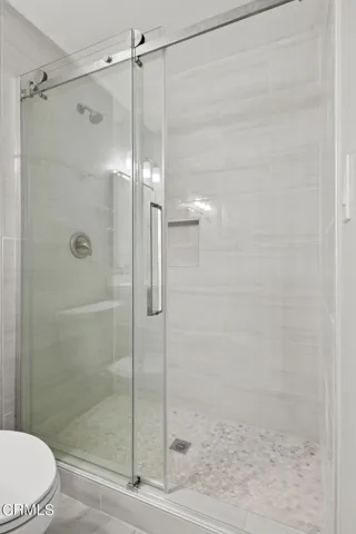 22-web-or-mls-UpmarketMedia-910Sea-57