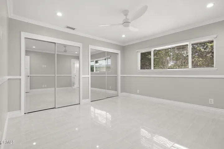 23-web-or-mls-UpmarketMedia-910Sea-60