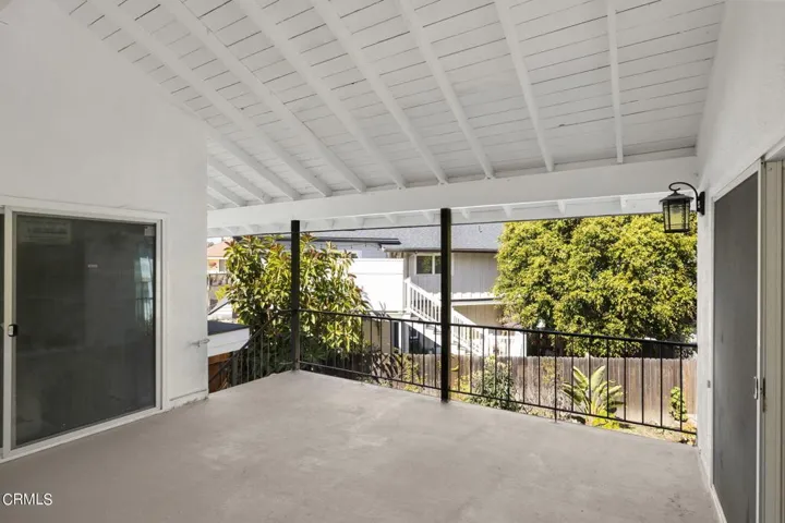 6-web-or-mls-UpmarketMedia-910Sea-9