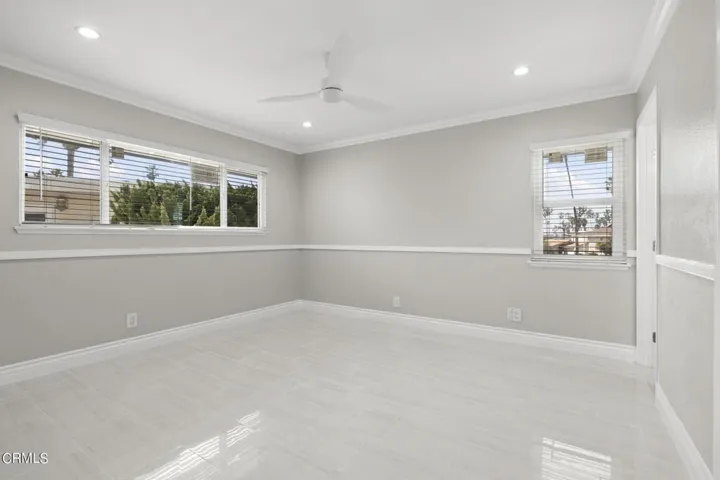 28-web-or-mls-UpmarketMedia-910Sea-75