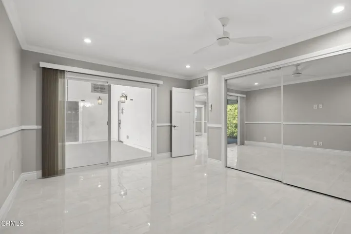 20-web-or-mls-UpmarketMedia-910Sea-51