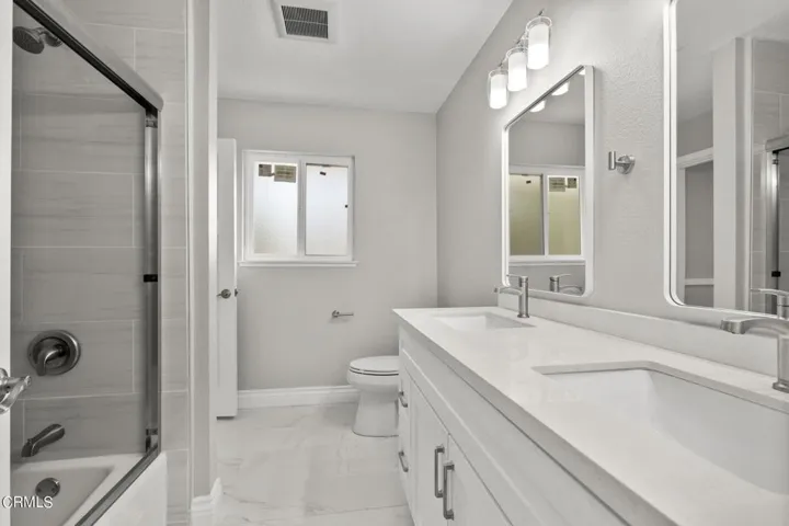 27-web-or-mls-UpmarketMedia-910Sea-72