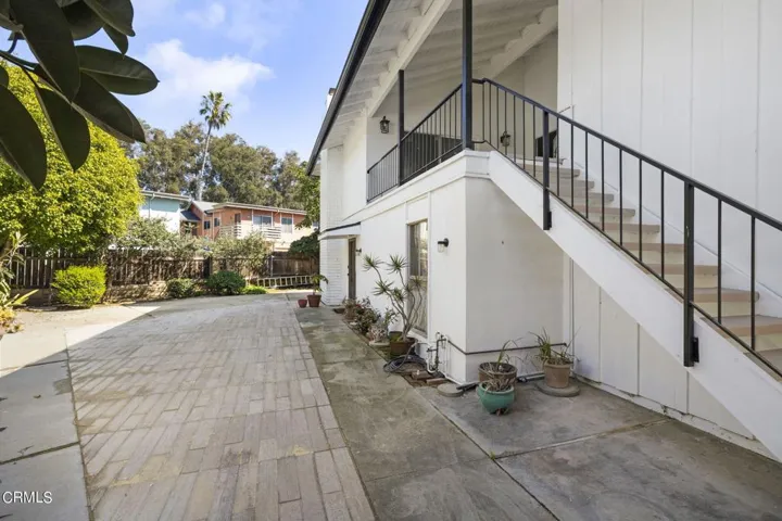 02_35-web-or-mls-UpmarketMedia-910Sea-92