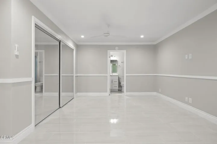 19-web-or-mls-UpmarketMedia-910Sea-48