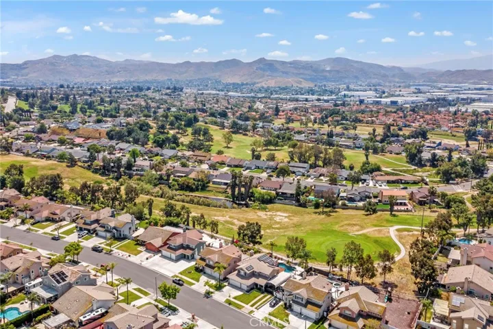 737 La Docena Lane, Corona, California 92879