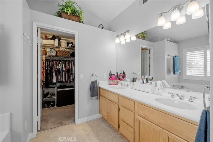 737 La Docena Lane, Corona, California 92879