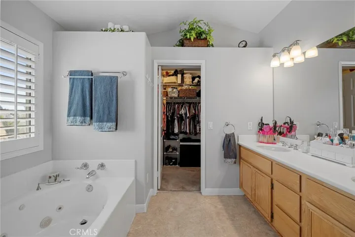 737 La Docena Lane, Corona, California 92879