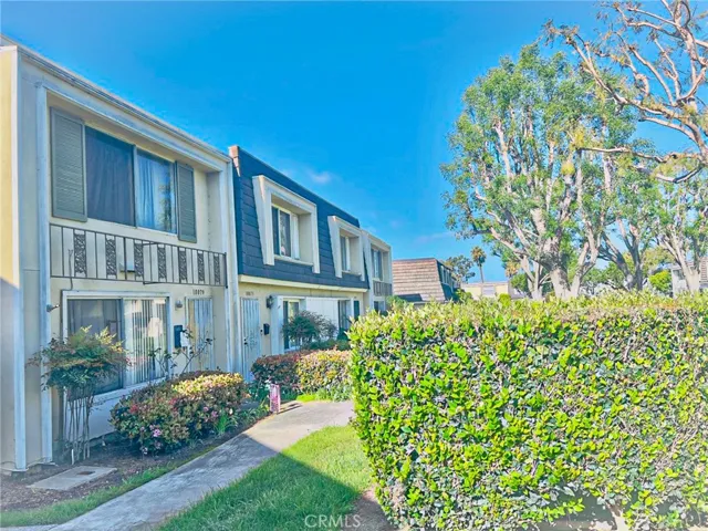 10079 Sparrow Avenue, Fountain Valley, California 92708