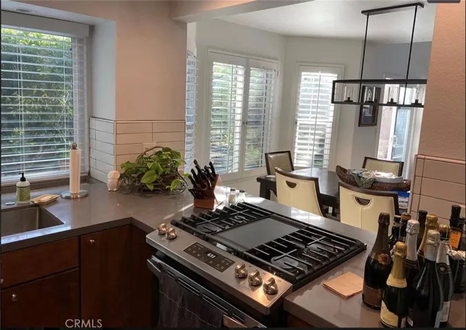 Lovely kitchen with diningroom