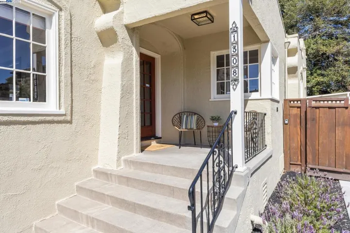 1308 Saint Charles St, Alameda, California 94501