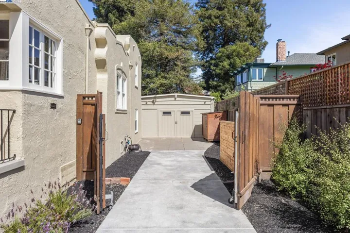 1308 Saint Charles St, Alameda, California 94501