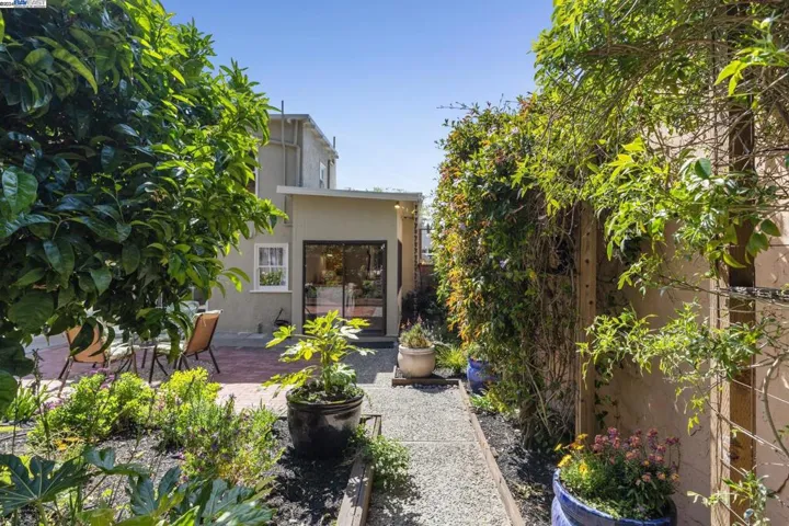 1308 Saint Charles St, Alameda, California 94501
