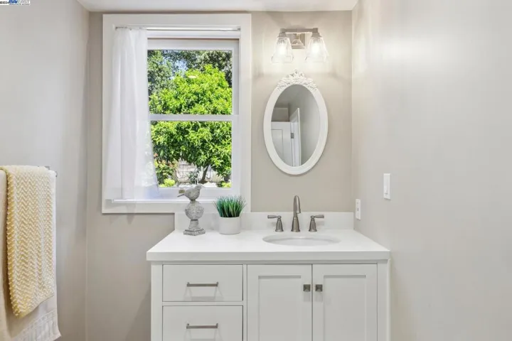 1308 Saint Charles St, Alameda, California 94501
