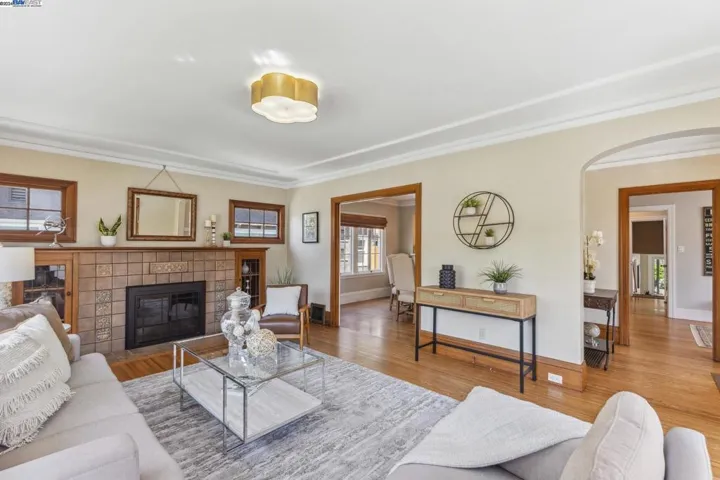 1308 Saint Charles St, Alameda, California 94501