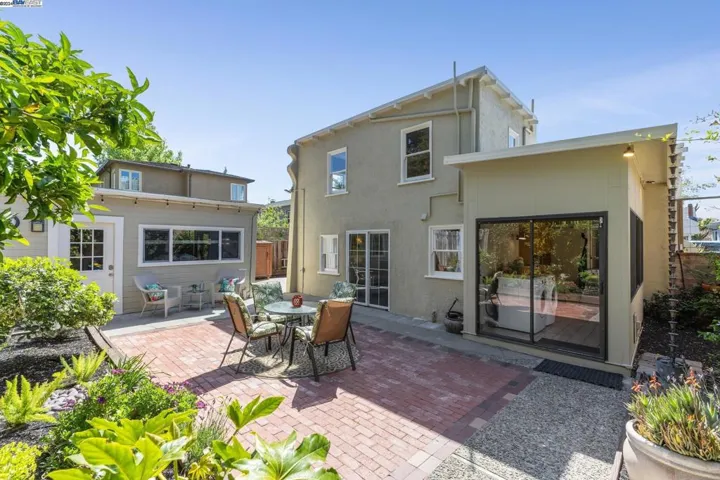 1308 Saint Charles St, Alameda, California 94501