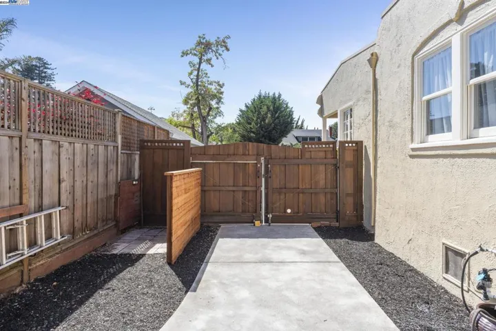 1308 Saint Charles St, Alameda, California 94501