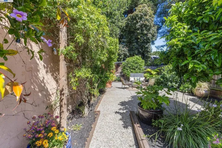 1308 Saint Charles St, Alameda, California 94501