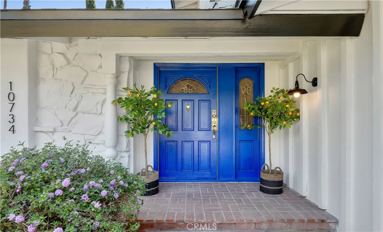 Welcome to your dream home offering luxury lifestyle and a magazine-worthy curb appeal
