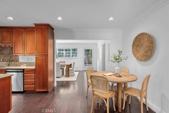 A spacious chef's kitchen with a breakfast area