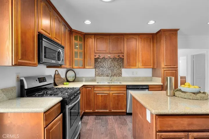 A spacious chef's kitchen with a breakfast area