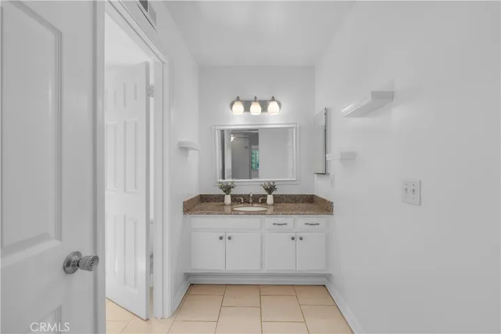 Upstairs full bath