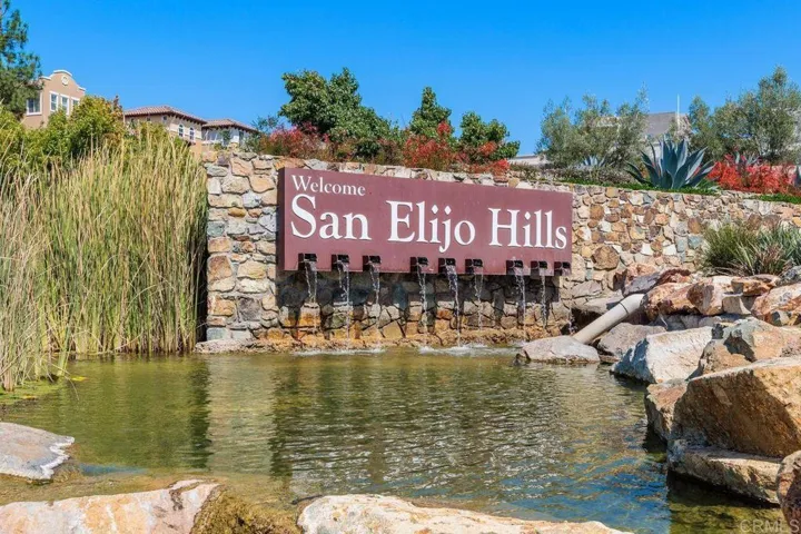 San Elijo Hills Entrance
