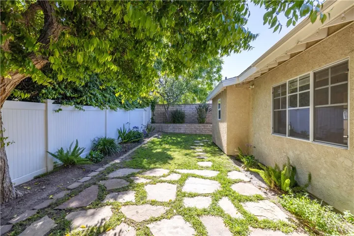 25855 Empalmo Court, Valencia, California 91355