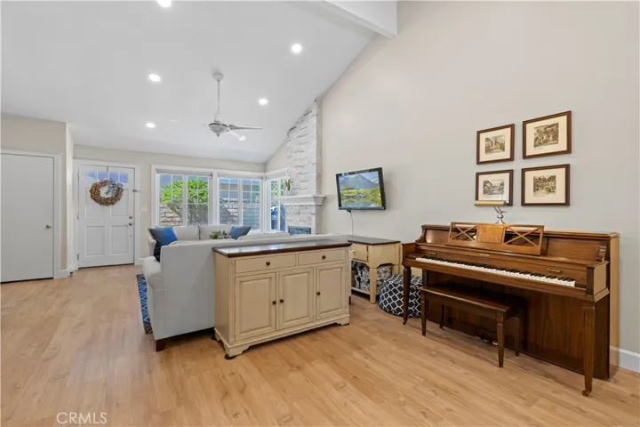 25855 Empalmo Court, Valencia, California 91355