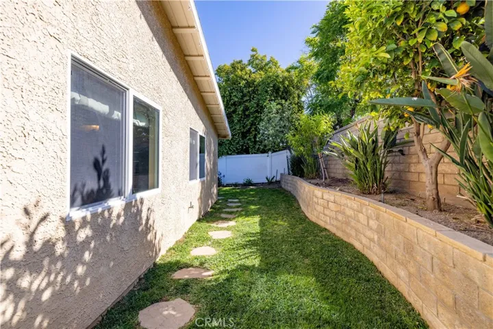 25855 Empalmo Court, Valencia, California 91355