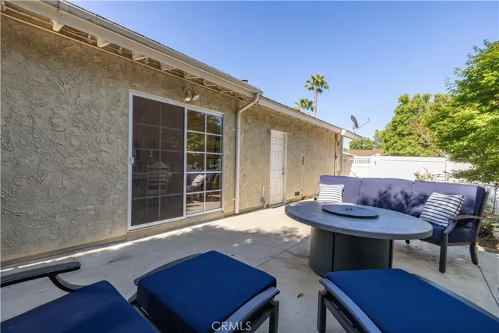 25855 Empalmo Court, Valencia, California 91355