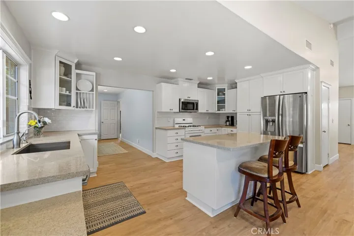 25855 Empalmo Court, Valencia, California 91355