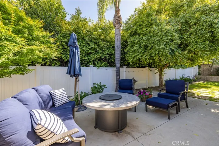 25855 Empalmo Court, Valencia, California 91355