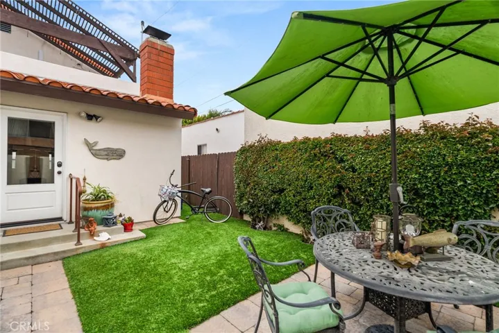 Backyard close to the kitchen, perfect for entertaining.  
