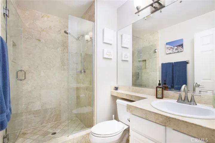 En suite bath in downstair bedroom 4