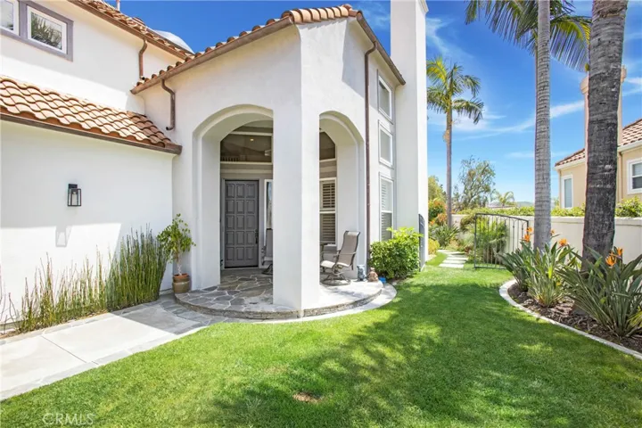 Large front yard with privacy fencing