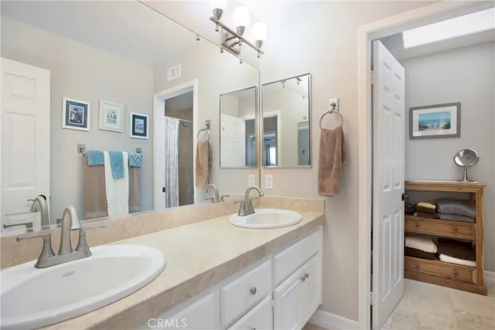 Upstairs bath #2