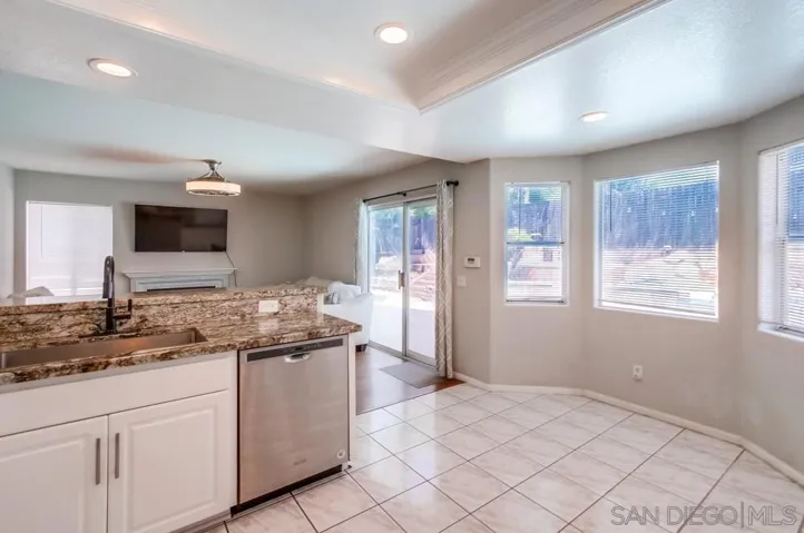 9185 Lake Valley Rd, El Cajon, California 92021